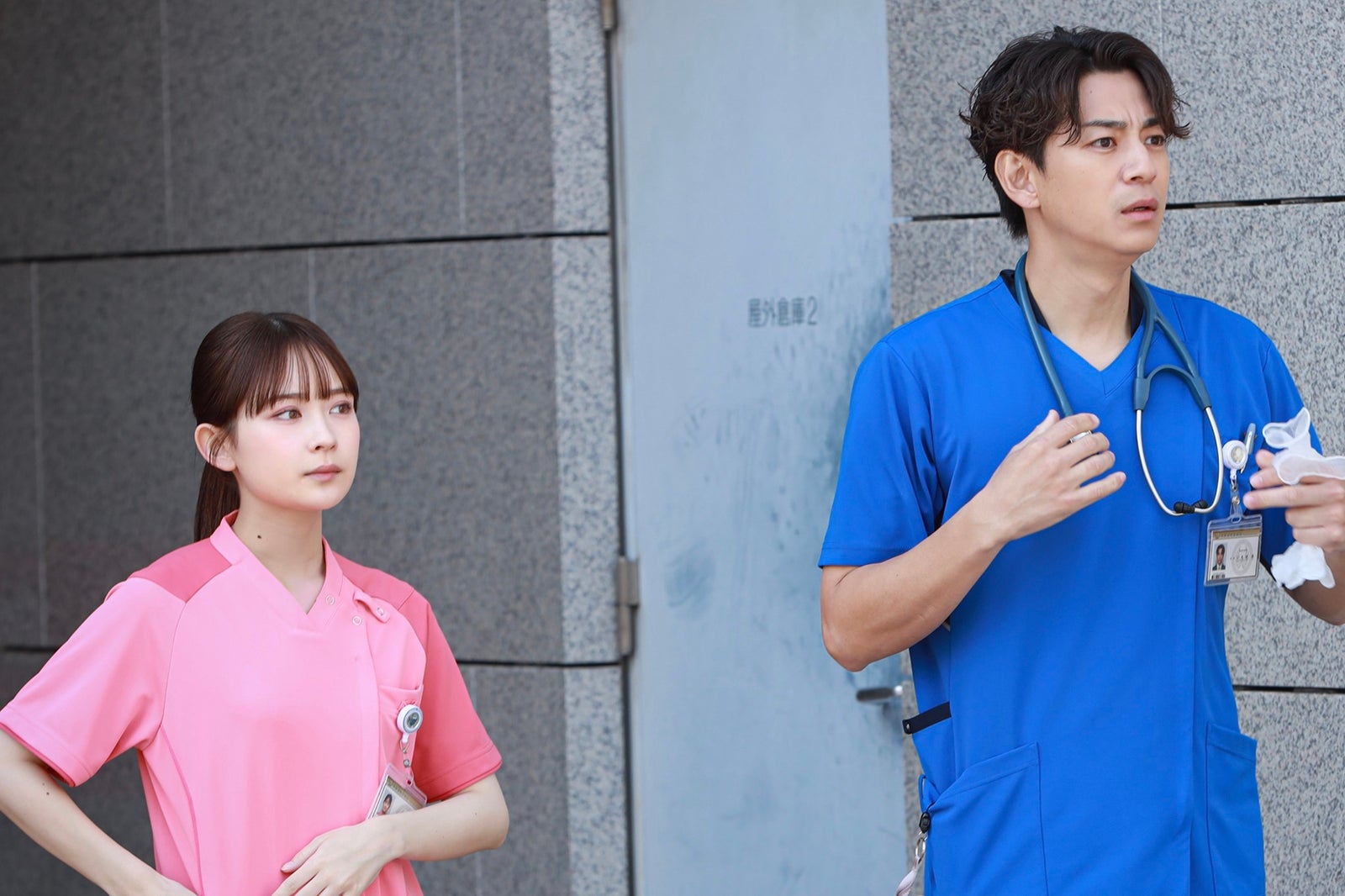 畑芽育、三浦翔平「天久鷹央の推理カルテ」第1話（C）テレビ朝日