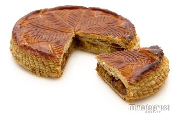 「パティスリー・サダハル・アオキ・パリ」の「ガレット デ ロワ キャラメル ノワゼット」￥3,950（税込）／画像提供：パティスリー・サダハル・アオキ・パリ