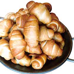 木古内特産のみそぎの塩を使った、外はカリっ中はモチっの「ぱくぱく塩パン」/画像提供:SUZU PR COMPANY