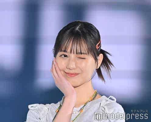 日向坂46小坂菜緒、微笑みウインクにキュン【GirlsAward 2024 S/S】