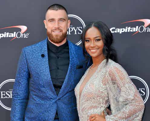 トラビス・ケルシーの元恋人、テイラー・スウィフトの新曲に反応か