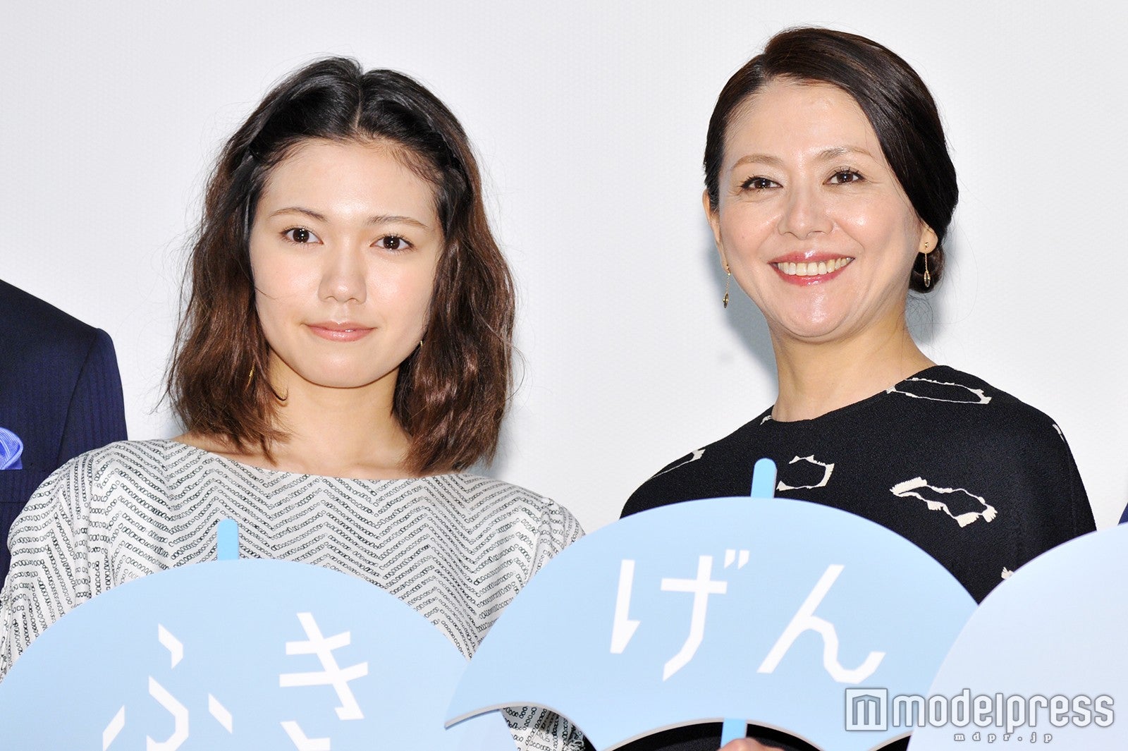 （左から）二階堂ふみ、小泉今日子（C）モデルプレス