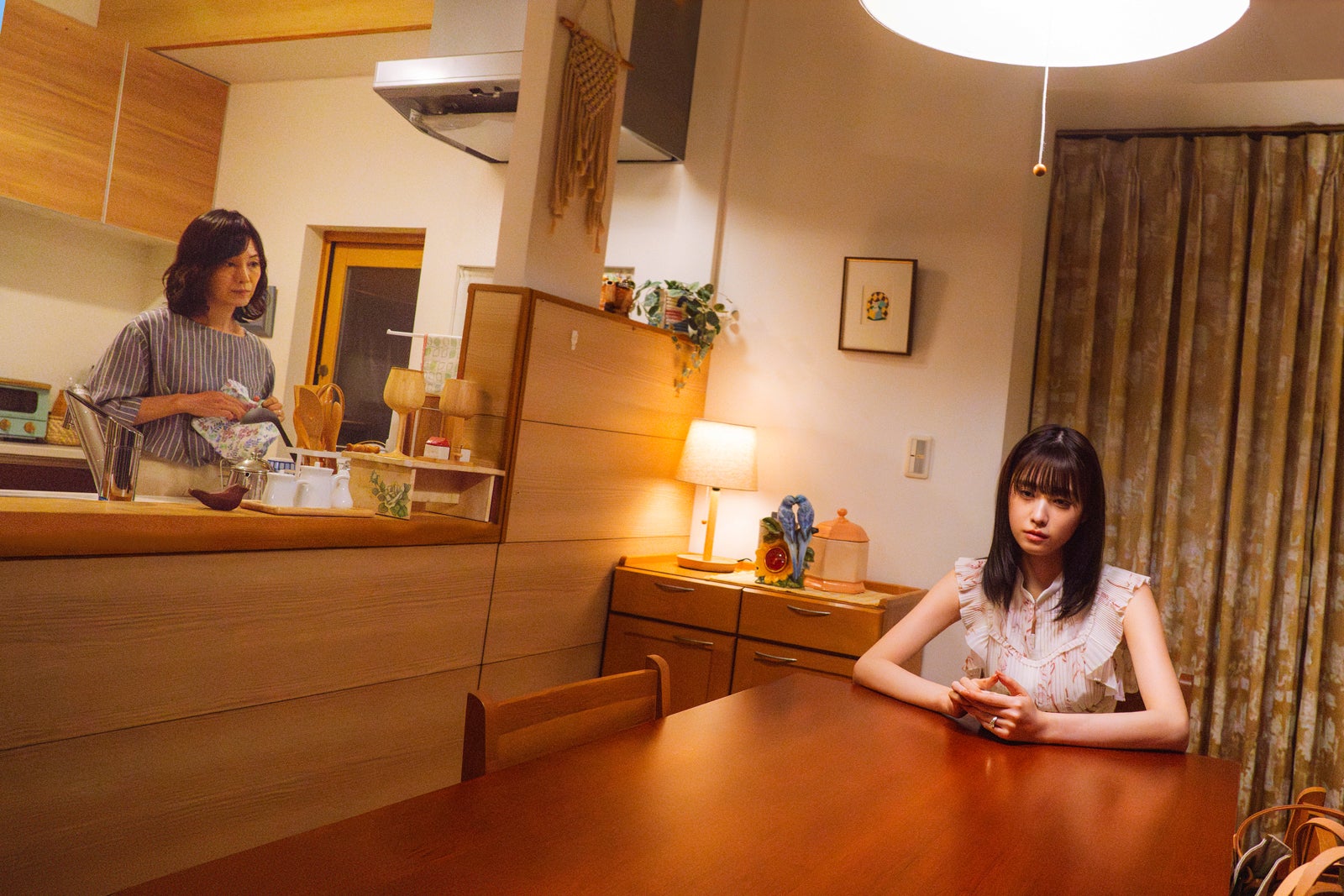 奥貫薫、高橋ひかる「顔に泥を塗る」第3話より（C）テレビ朝日