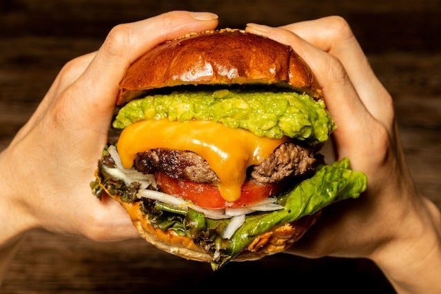 東京・清澄白河発の「3000日かけて完成した極上ハンバーガー」が靭公園にオープン!