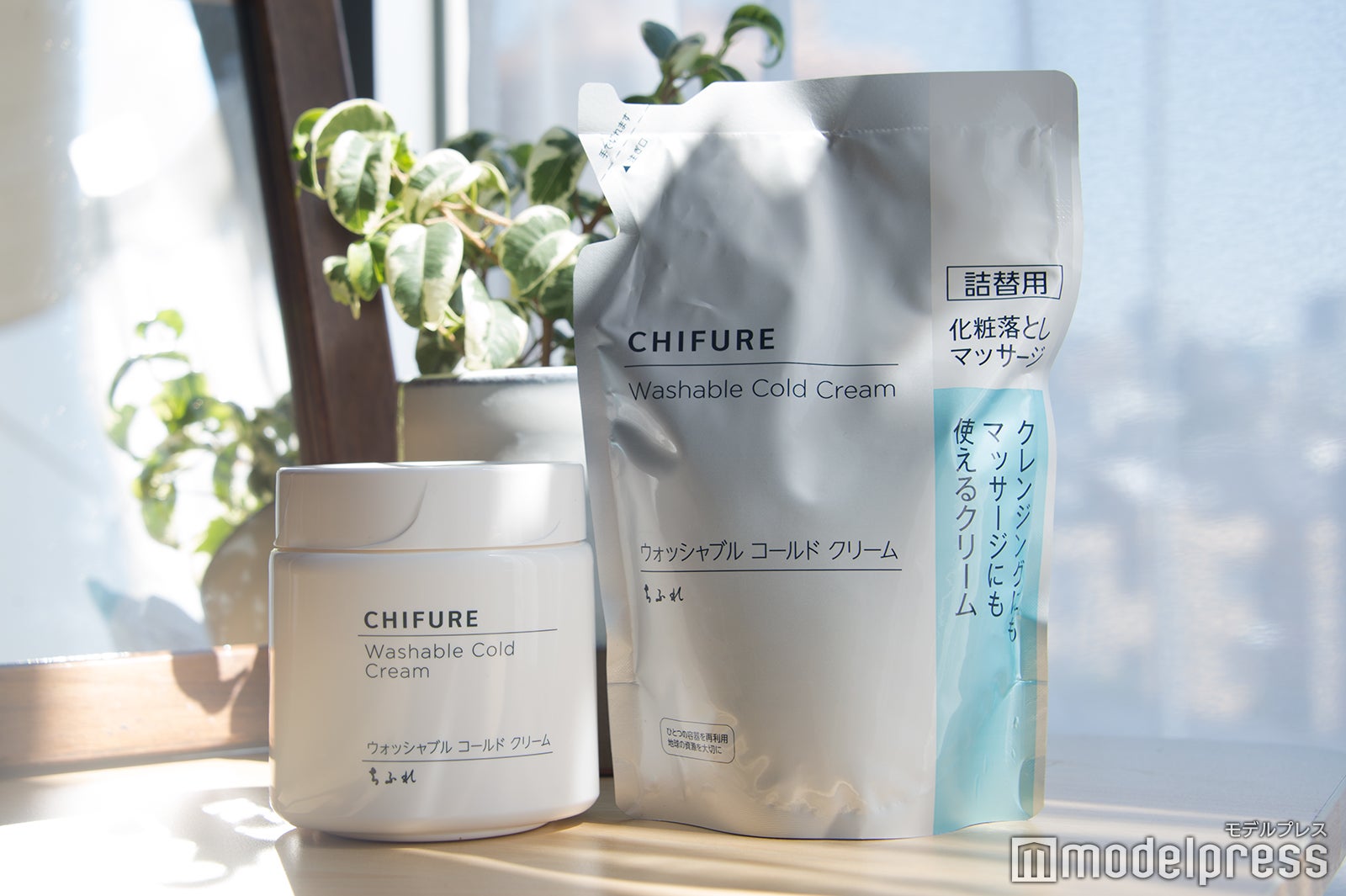 （左から）「ウォッシャブル コールド クリーム」 本体300g　650円（税抜）、詰替用300ｇ　560円（税抜） （C）モデルプレス