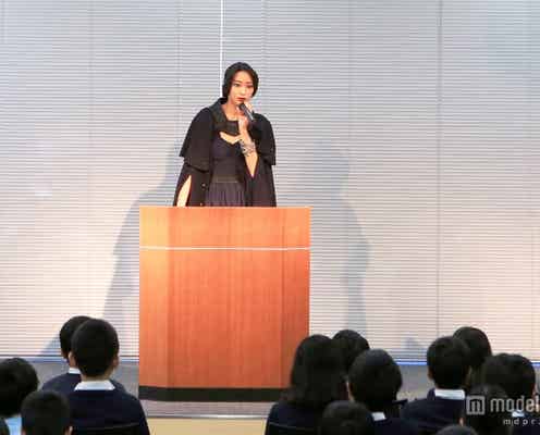 杏、母校で課外授業!“妖怪人間”姿に生徒発狂