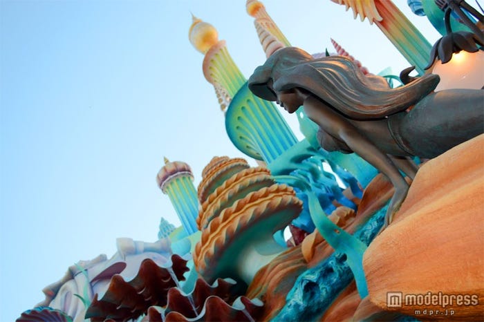 アリエルの銅像に見守られ、マーメイドラグーン入り口へ