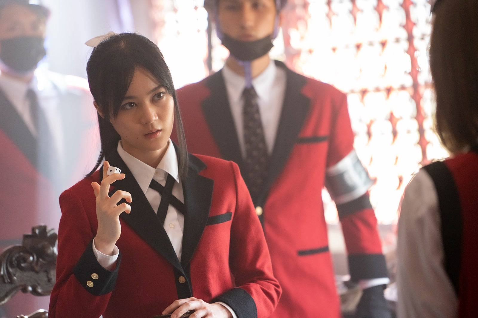 乃木坂46生田絵梨花、森川葵と対峙 「賭ケグルイ双」先行カット一挙解禁