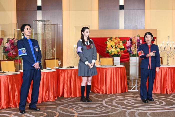 矢部浩之、中条あやみ、岡村隆史(C)日本テレビ