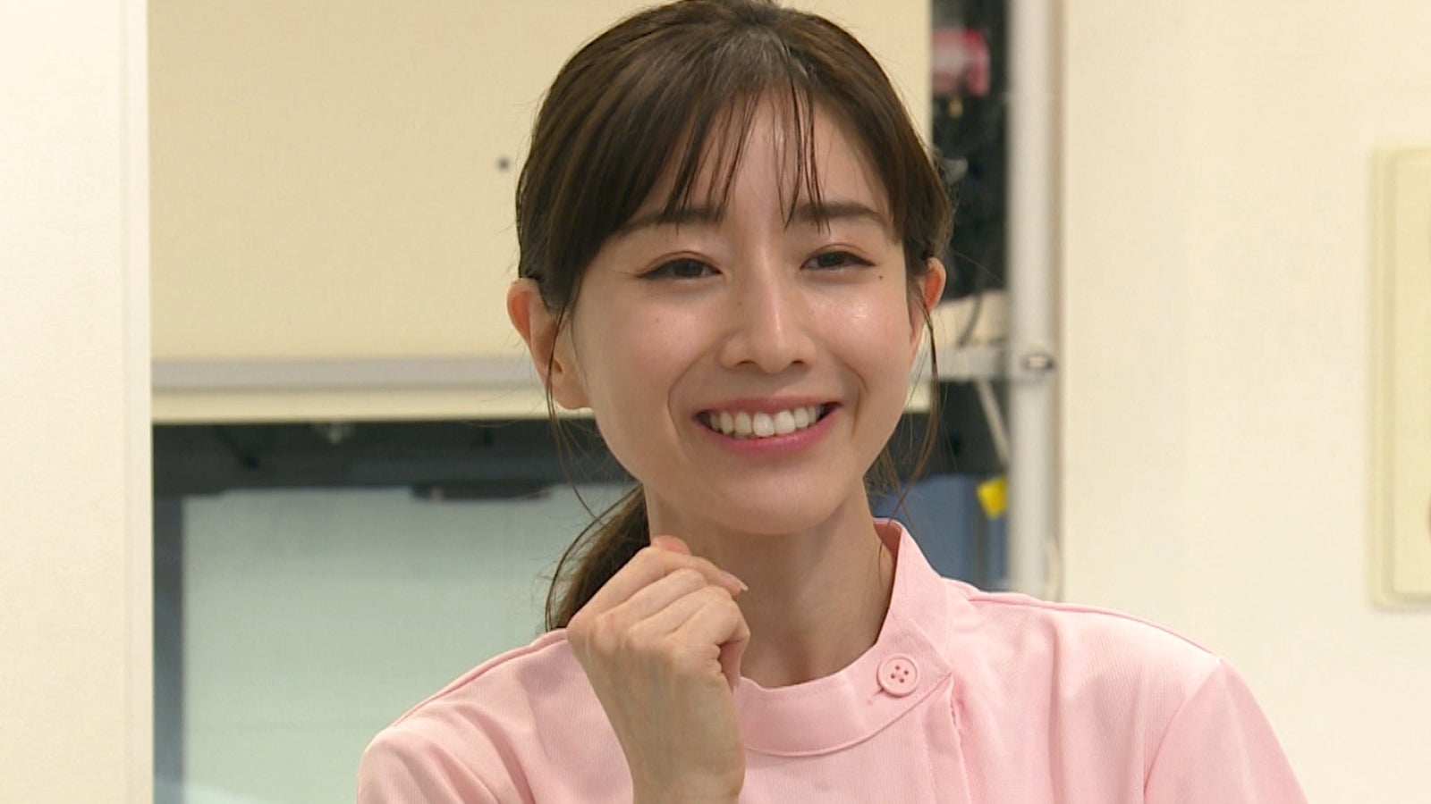 (画像7/13) 西野七瀬「スカッとジャパン」初登場 新入社員役でイヤミ課長と共演 モデルプレス