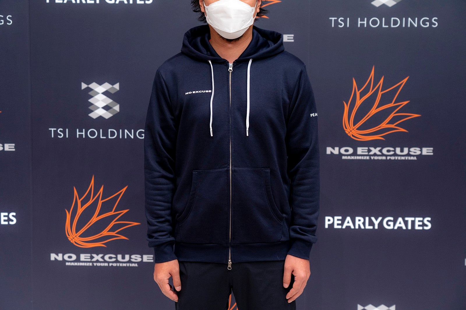 「NO EXCUSE」公式アイテム （提供写真）