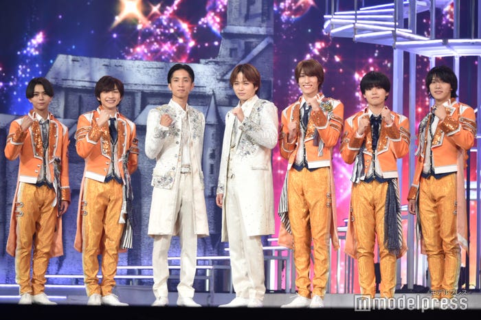 ヴァサイェガ渉の高身長に嫉妬した菊池風磨「もうちょっと身長遠慮しろよ」/(左から)織山尚大、川崎皇輝、田中樹、菊池風磨、ヴァサイェガ渉、北川拓実、黒田光輝(C)モデルプレス