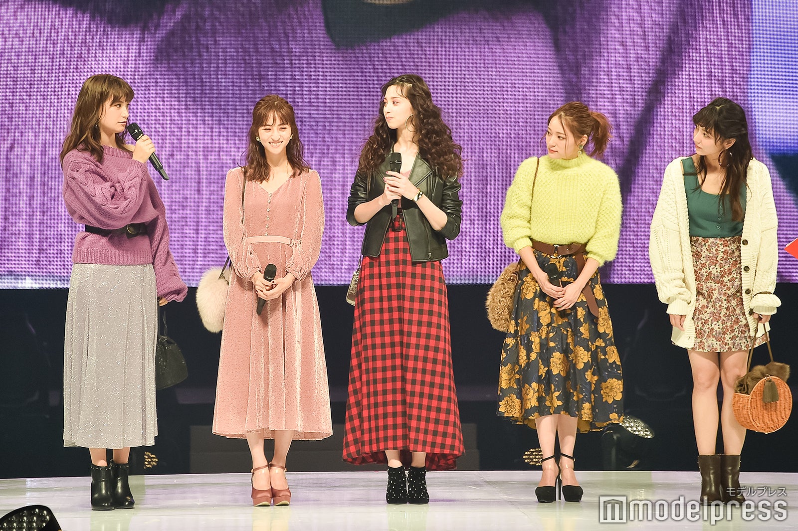 （左から）トラウデン直美、堀田茜、中条あやみ、まい、石川恋（C）モデルプレス