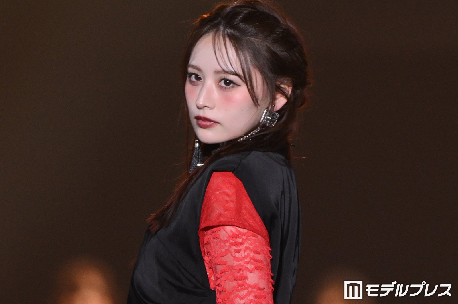 ＜CANDY TUNEまとめ＞モードな姿で新境地 笑顔封印ランウェイ【IDOL RUNWAY COLLECTION 2026A/W】
