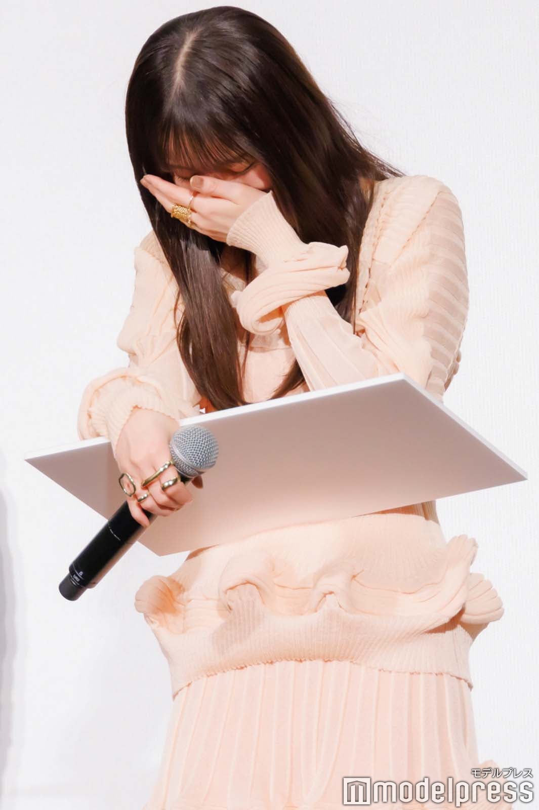 秘密を暴露された齋藤飛鳥（C）モデルプレス