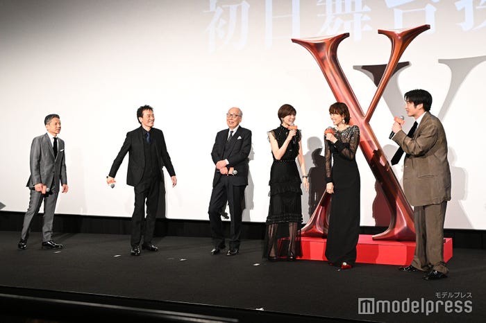 遠藤憲一からフォローされた田中圭(C)モデルプレス