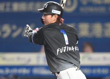 ロッテが3連敗で自力V消滅 八回ソロ同点弾も直後に守護神横山が決勝犠飛許す 引退表明の角中スタメン出場も4打数無安打 藤原先頭打者弾、山口14号「角さんのために」も空砲 西川はフェンス激突し負傷交代