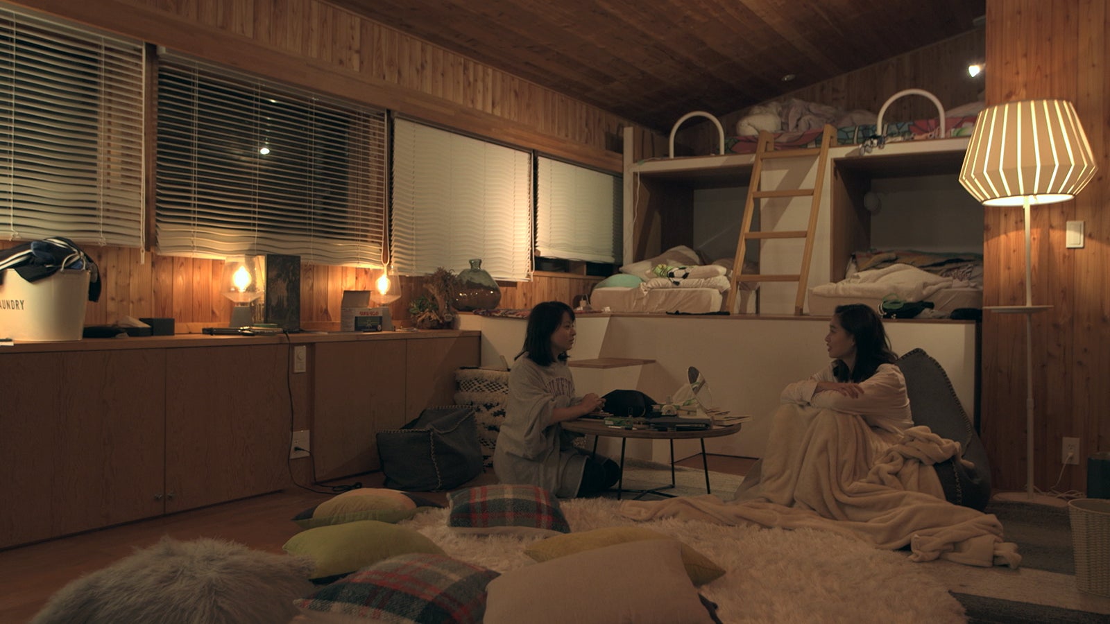 優衣、りさこ「TERRACE HOUSE OPENING NEW DOORS」42nd WEEK（C）フジテレビ／イースト・エンタテインメント