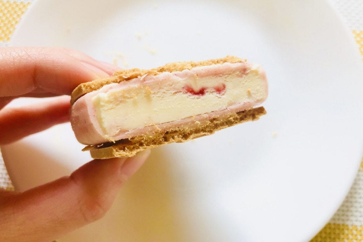 ハーゲンダッツ(ストロベリーチーズケーキカマンベール仕立て)