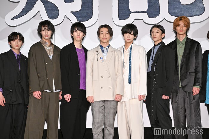 (左から)定本楓馬、佐藤たかみち、和田雅成、鈴木拡樹、荒牧慶彦、梅津瑞樹、山本涼介 (C)モデルプレス