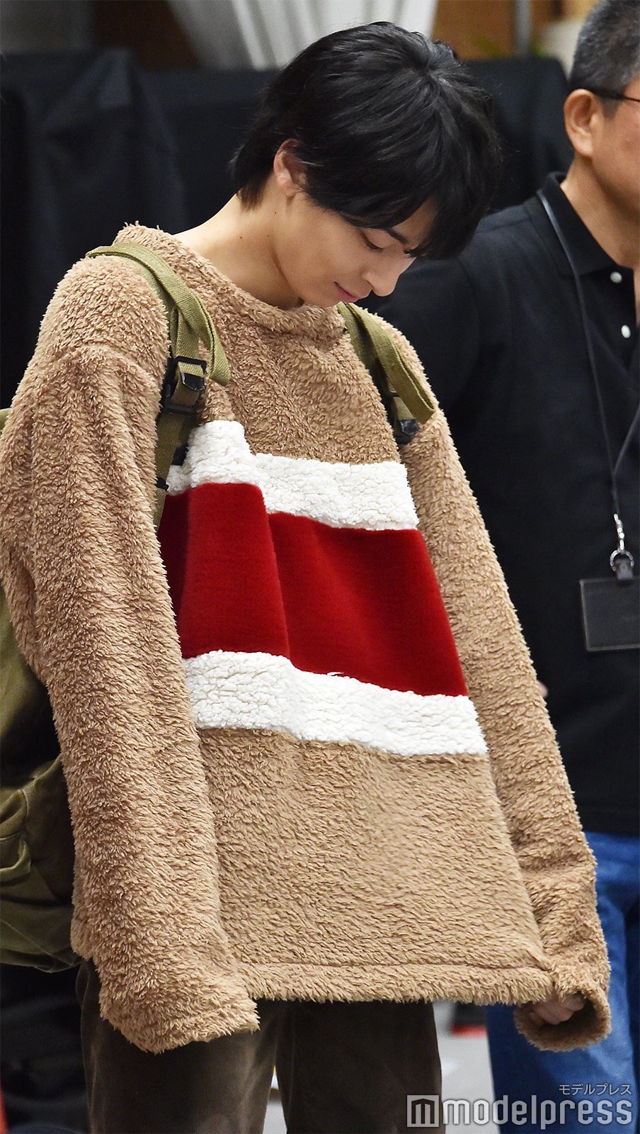 赤い部分は毛布のような触り心地 （C）モデルプレス