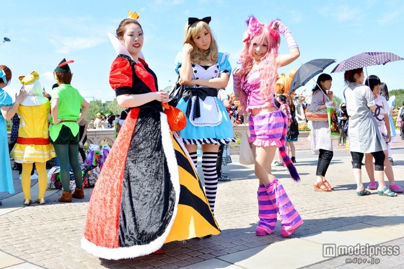 左：ハートの女王（かなめ）、中央：アリス（みかぱん）、右：チェシャ猫（らんたろ）