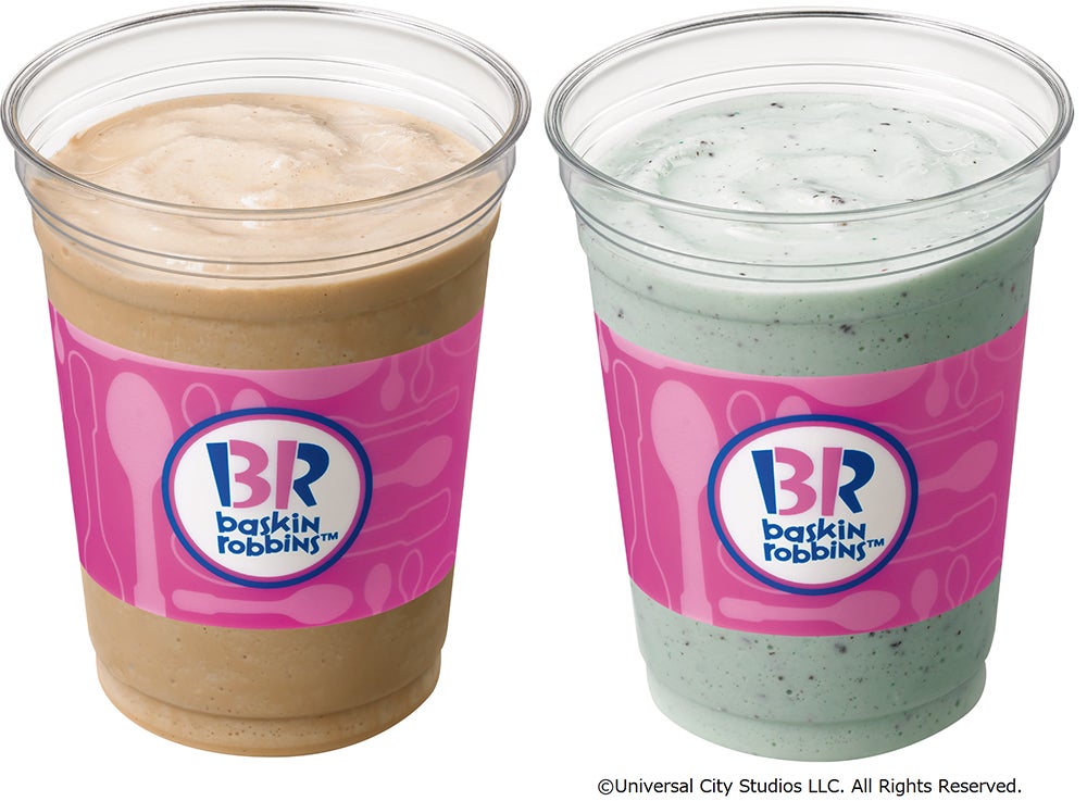 左：「パンプキンラテ」／右：「ポッピンミント」570円 （C）Universal City Studios LLC．All Rights Reserved．