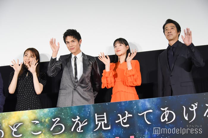 (左から)矢田亜希子、中川大志、石井杏奈、堤真一(C)モデルプレス