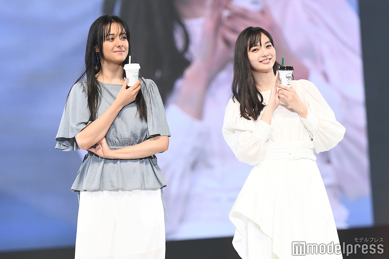 浦浜アリサ、新川優愛 （C）モデルプレス