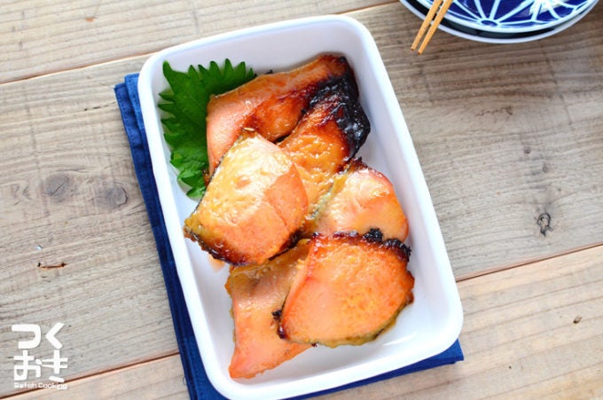 お弁当にも使える 調味料に漬けてあとは焼くだけの鮭の常備菜まとめ モデルプレス お弁当にも使える 調味料に漬けてあとは焼くだけの鮭の常備菜まとめ モデルプレス