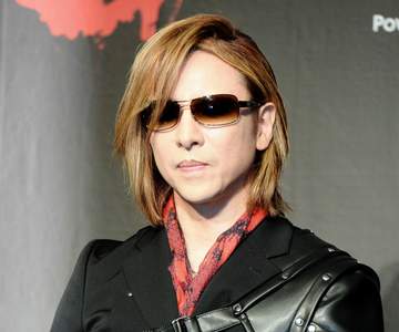 ファン仰天！YOSHIKIが秋田の大衆居酒屋お忍び降臨「誰にも気づかれていません！」→SNS報告に秋田出身・生駒里奈も大興奮「すごい！お祭り！！！」