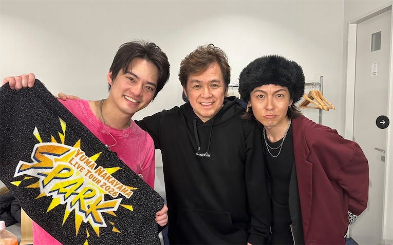 植草克秀、後輩の誕生日を祝福 中山優馬＆屋良朝幸との3ショットにファン感激