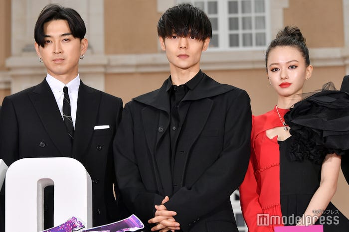 (左から)松田翔太、窪田正孝、山本舞香(C)モデルプレス