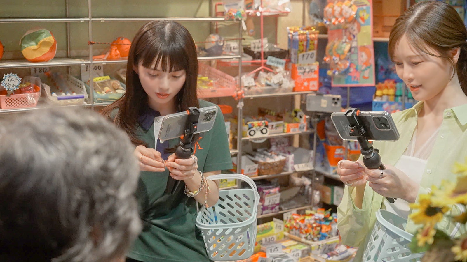 齋藤飛鳥、白石麻衣（C）日本テレビ