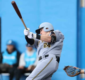 阪神・ディベイニー 初対外試合で収穫と課題 初打席初安打も初失策「慣れていかなければ」