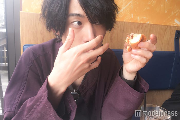 指、及び手(C)モデルプレス