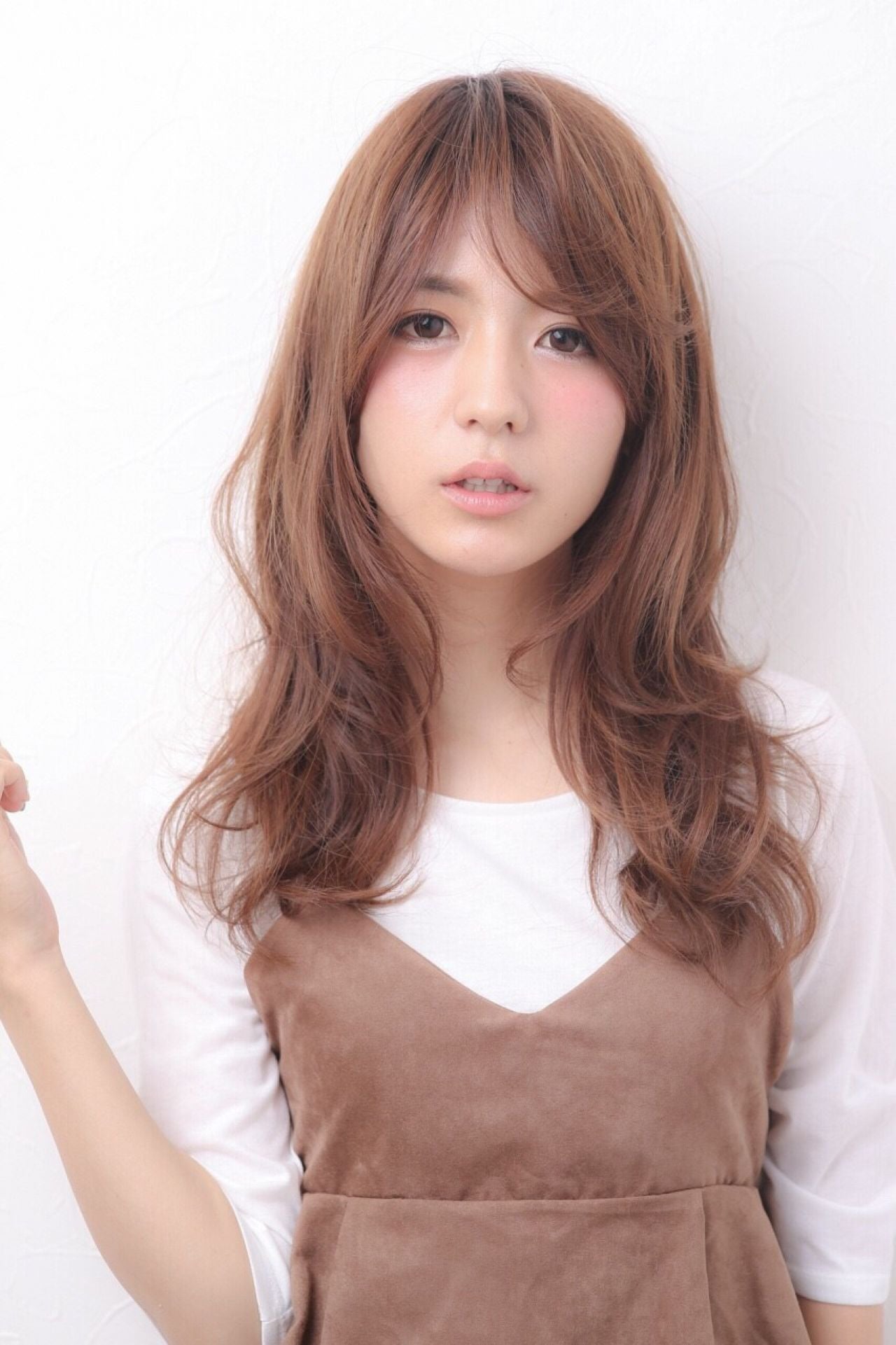 オフィス向け♪伸ばしかけ前髪をスッキリ見せる簡単ヘアアレンジ モデルプレス