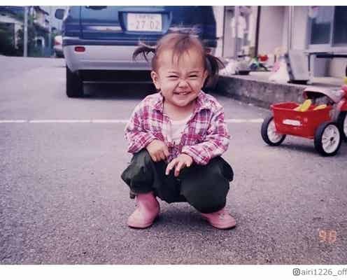 松井愛莉、25歳バースデー迎え“幼少期ショット”公開「おめでとう」「変わらず可愛い」の声
