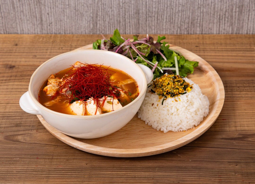 「SEVENTEEN CAFE 2023」“セブチカフェ”が全国6都市で開催、フードやグッズも豊富にラインナップ