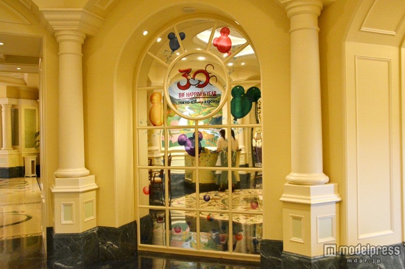 「シャーウッドガーデン・レストラン」エントランス／東京ディズニーランドホテル