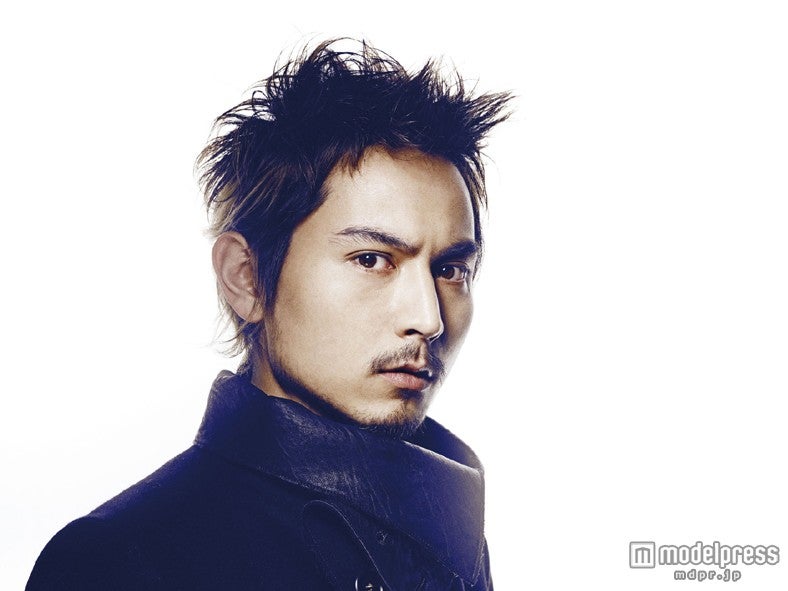 壇蜜が出演するMV「What's your name？ collaboration with 壇蜜」を歌うSoulJa