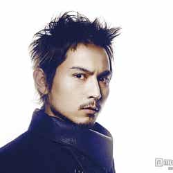 壇蜜が出演するMV「What's your name? collaboration with 壇蜜」を歌うSoulJa