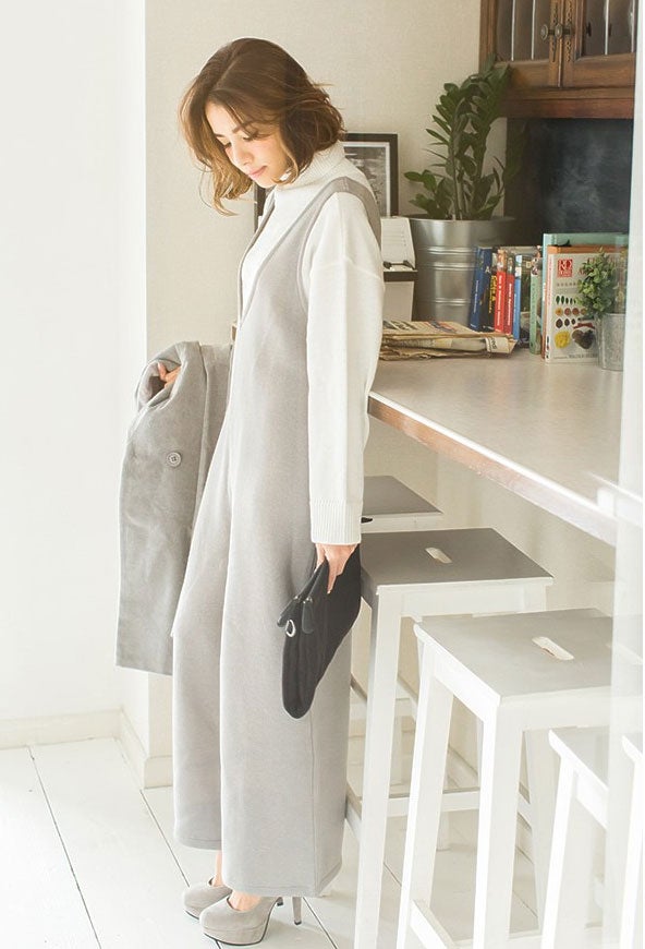 裏起毛ニットソーVネックオールインワン「Re:EDIT by GALSTAR」2,198円（税込）／画像提供：Re:EDIT by GALSTAR