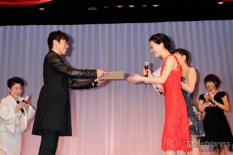 （左から）織田信成、鈴木明子