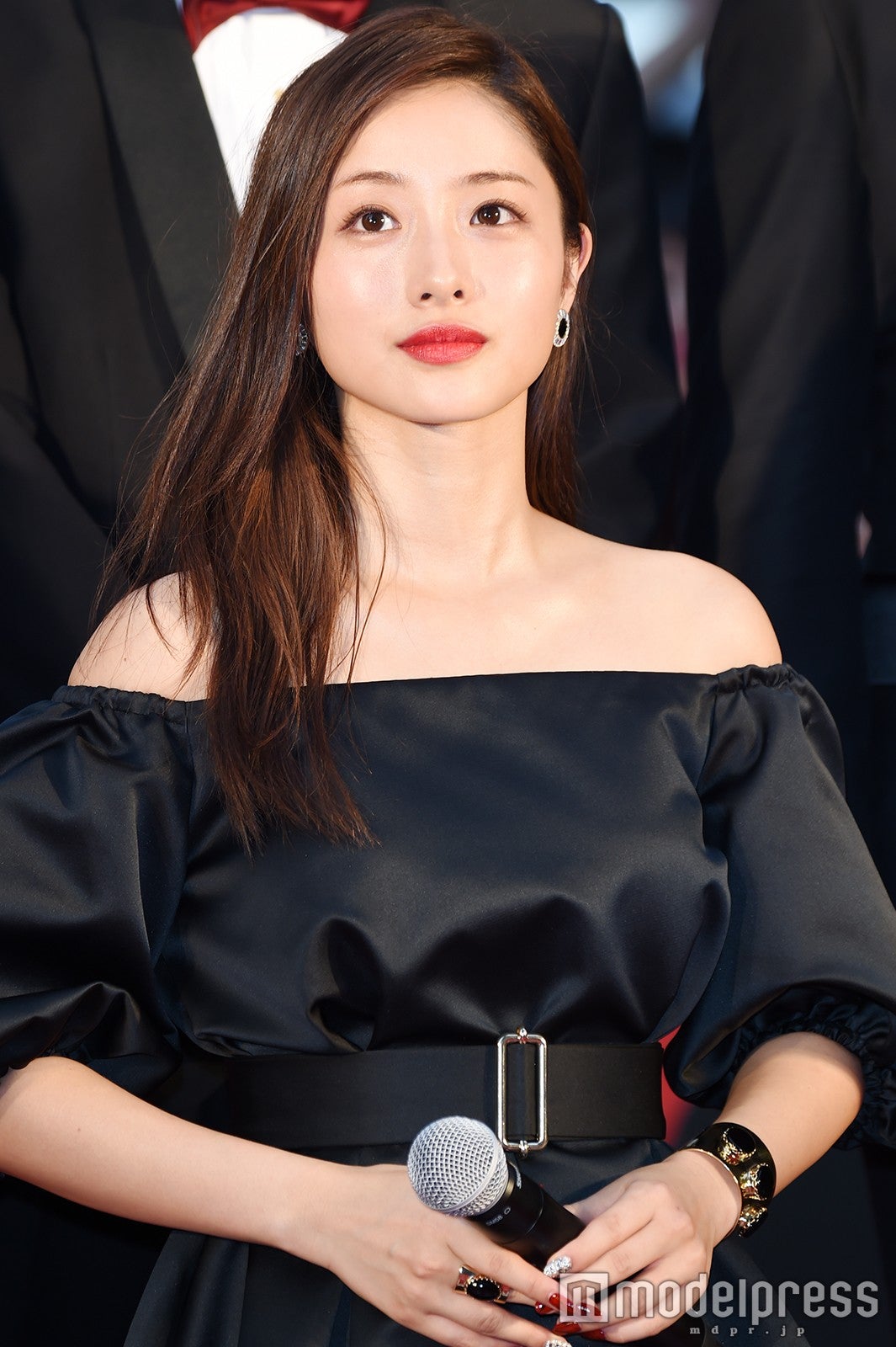 画像18/23) 石原さとみ、SEXY肩出しドレスで新宿降臨 - モデルプレス