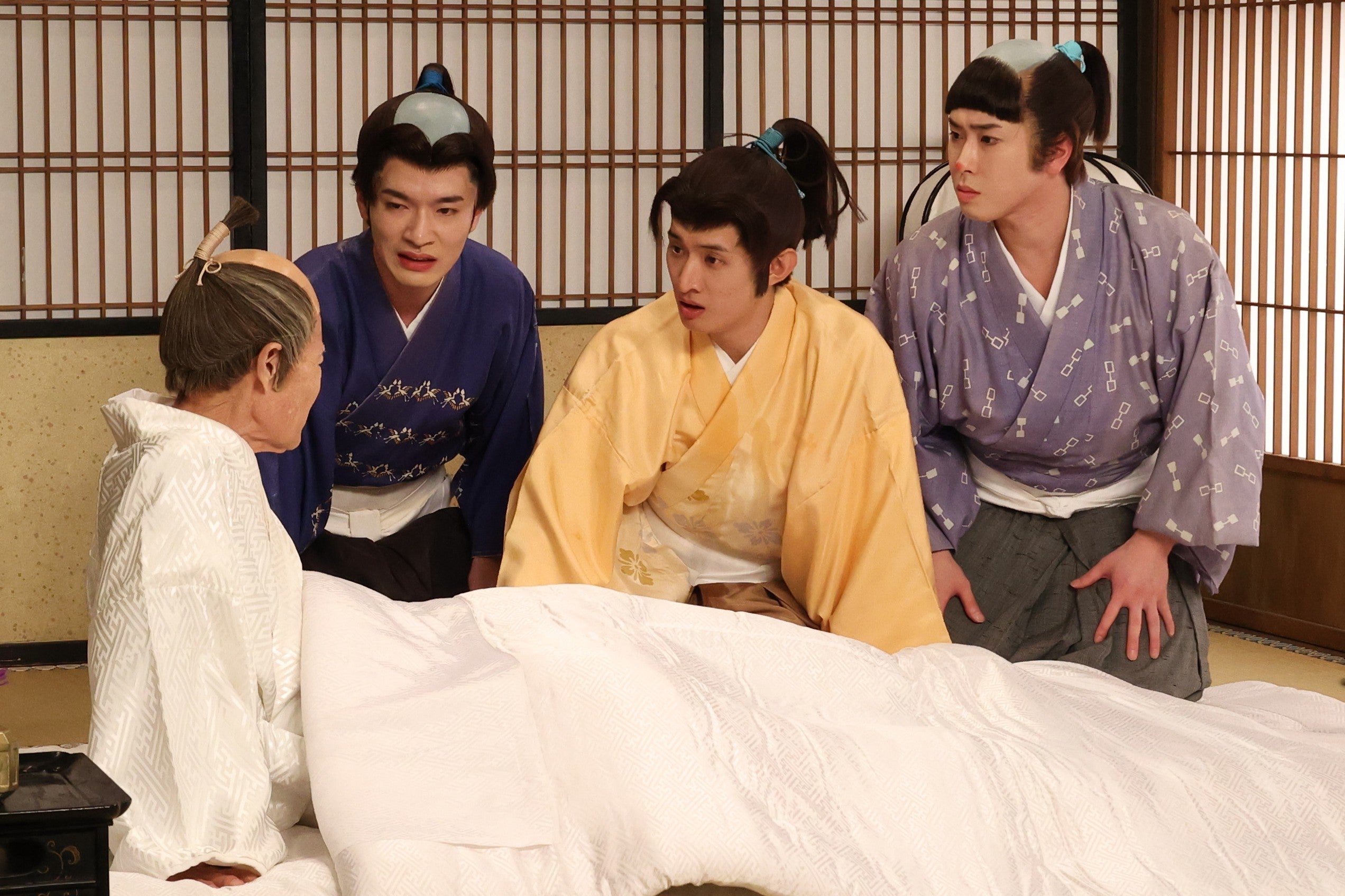 加藤茶、深澤辰哉、宮舘涼太、向井康二（C）フジテレビ