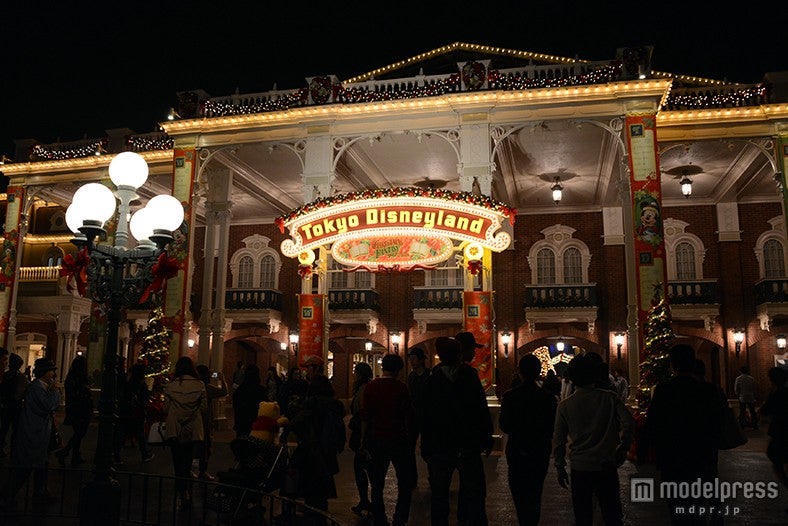 エントランスの装飾（夜）
