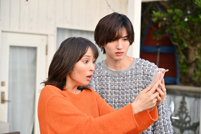 広瀬アリス、道枝駿佑(C)TBS