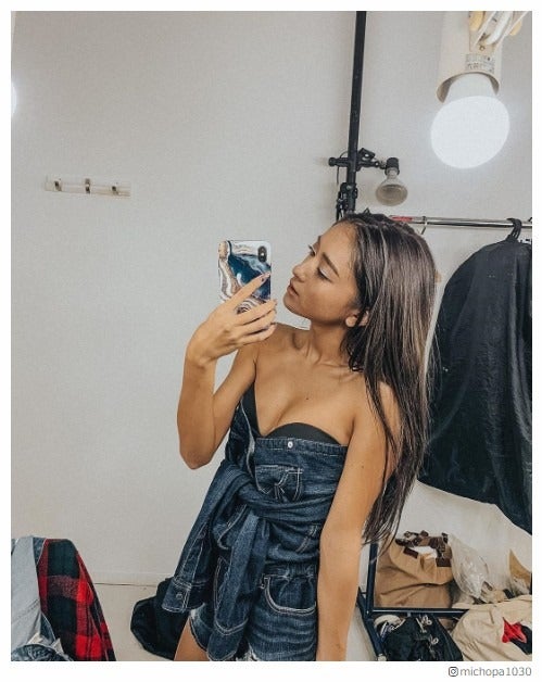 みちょぱ、谷間くっきりSEXYショットに絶賛の声「理想のスタイル」「どんどん美しくなる」