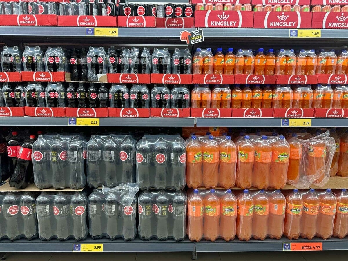 お手頃価格のスーパーに並ぶドリンク類。日本では手に入らないソフトドリンクはステイ中の楽しみのひとつです